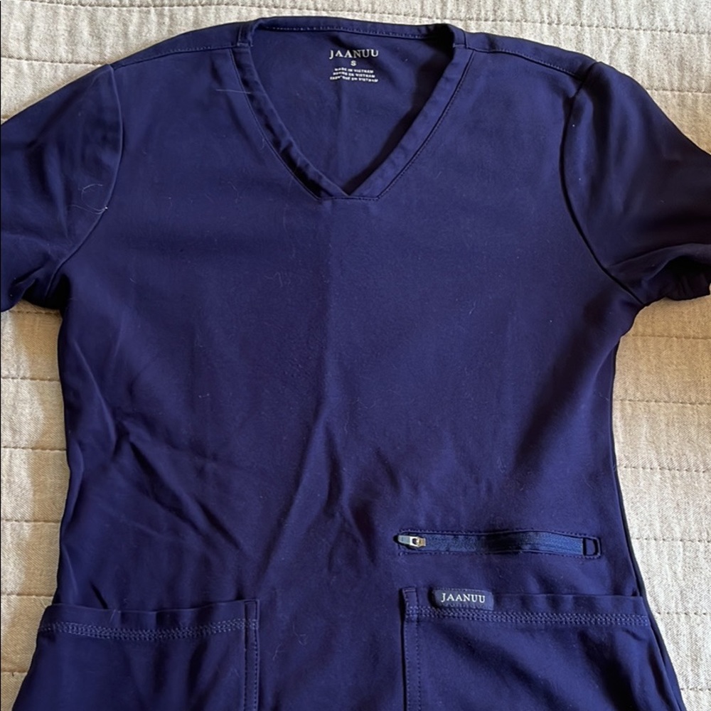 Jaanuu Scrub Set